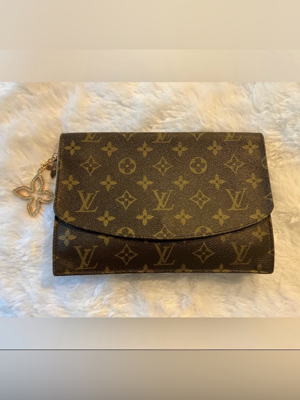 Louis Vuitton Pochette Rabat Monogram Clutch